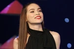 Hà Hồ tóc suôn dài quyến rũ