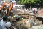 Sạt lở hố công trình, đường Kim Ngưu ùn tắc cục bộ