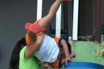 "Nên cấm trông trẻ suốt đời đối với các bảo mẫu hành hạ trẻ em"