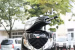 'Xế sang' SH vô chủ vứt chỏng chơ trên cầu Chương Dương