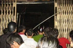Nhà khóa cửa bùng cháy, 2 cụ già kêu la thảm thiết