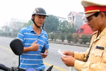 Xử phạt theo Nghị định 71: CSGT cũng kêu khó