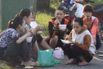Không tăng lương, bóp bụng đi làm