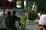 Người đàn ông lao ra đầu ôtô để xin tiền giữa thủ đô