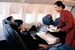 Hình ảnh bình dị của chính khách trên chuyến bay VNA