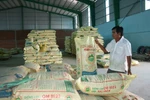 Tỷ phú giữa “rốn phèn”: Sắm xe hơi... thăm đồng
