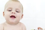 Tử vong sau tiêm Quinvaxem: Bộ Y tế nghi vấn chất lượng vắc xin
