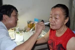 Video: Thiếu nữ xinh đẹp sau 5 năm bỗng biến thành bà lão