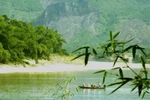 Nữ sinh tự sinh con rồi thả trôi sông