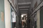Trèo tường rình trộm thiếu nữ tắm, bị dân phòng bắt