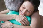 Bố mẹ chồng giở chiêu "bắt sống" con dâu đang tự tình với gã lái bò