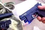 Nghi can dùng súng cướp tiền trong bưu điện bị bắt