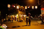 Kỳ lạ tục muốn bán đắt hàng phải cho thần tài “hưởng” nhũ hoa phụ nữ