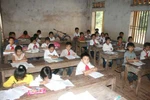 Hiệu phó tát học sinh vì nợ 6000 đồng mua sách