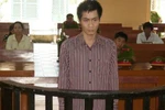 Bị bố vợ 'bắt quả tang' khi đang xâm hại con nuôi 12 tuổi