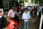 Bộ trưởng Huệ: "May mà giá xăng dầu không tăng"