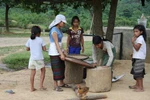 Làm mẹ tuổi 15 vì tục đi sim biến tướng