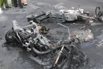 Hai xe máy đâm nhau bốc cháy dữ dội