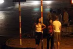 Mua bán dâm giữa buổi trưa tại quán cà phê 