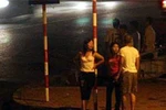 Mua bán dâm giữa buổi trưa tại quán cà phê 