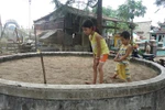Ngôi làng người sống ăn ngủ cùng người chết