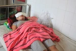 Đòi chia tay, hai mẹ con nữ sinh bị hành hung sảy thai
