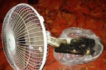Cô bé 'phát cháy', còn những nghi ngờ