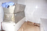 Nửa đêm, trốn vợ đi tắm cho xác chết bị... AIDS