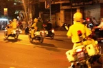 Đi ô tô bắn súng như phim hành động tại Hà Nội