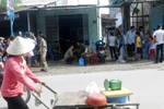 Thiếu phụ treo cổ bên cạnh con trai 2 tháng tuổi