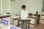 Sỉ vả, xông vào đánh đấm công an xã túi bụi