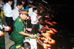 Đêm hoa đăng và lễ thượng cờ bên bờ Hiền Lương
