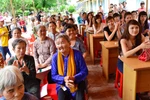 Đau lòng hình ảnh chuyến từ thiện của "chân dài"