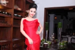 Hoa hậu cuộc thi tai tiếng Julia Hồ 'đỏ mọng' quyến rũ