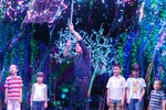 “Vua bong bóng” Fan Yang khiến fan nhí Việt ngất ngây