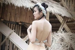Ảnh hậu trường: Kỹ nữ Tăng Thanh Hà khoe lưng trần gợi cảm