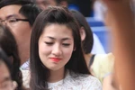 Á hậu Tú Anh tinh khôi áo trắng dự khai giảng trường Kim Liên