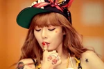 HyunA hát Gangnam Style ở sân vận động Mỹ Đình