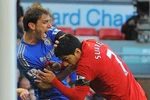 Liverpool 'hổ thẹn' vì Suarez: 'Kẻ ăn thịt người' sẽ bị bán?