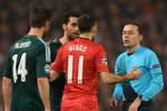 'Còi vàng' Việt Nam bắt lỗi trọng tài Cuneyt Cakir