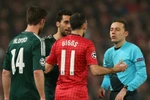 'Còi vàng' Việt Nam bắt lỗi trọng tài Cuneyt Cakir