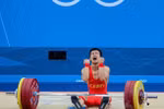 Lực sĩ Trung Quốc đau đớn, tức tối vì thua trận