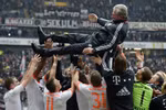‘Nhà vua’ mới Bayern Munich: Vĩ đại qua từng con số