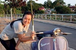 Khi Vespa cổ 'bén duyên' cùng phái đẹp
