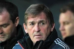 Kenny Dalglish thất vọng, ông chủ Liverpool tâng bốc hết lời