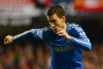 Hazard ghi siêu phẩm, rút ngắn cách biệt cho Chelsea