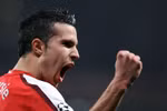 Van Persie bỏ Arsenal sang M.U: Cả Sir Alex và Wenger đều thất bại