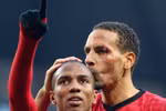 Rio Ferdinand: “Sao không ném đồng xu 1 bảng?!”
