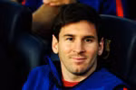 Messi lại có hành động kỳ quặc trên ghế dự bị
