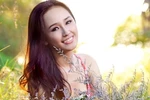 Mai Phương Thúy rạng rỡ trong nắng chiều xuân